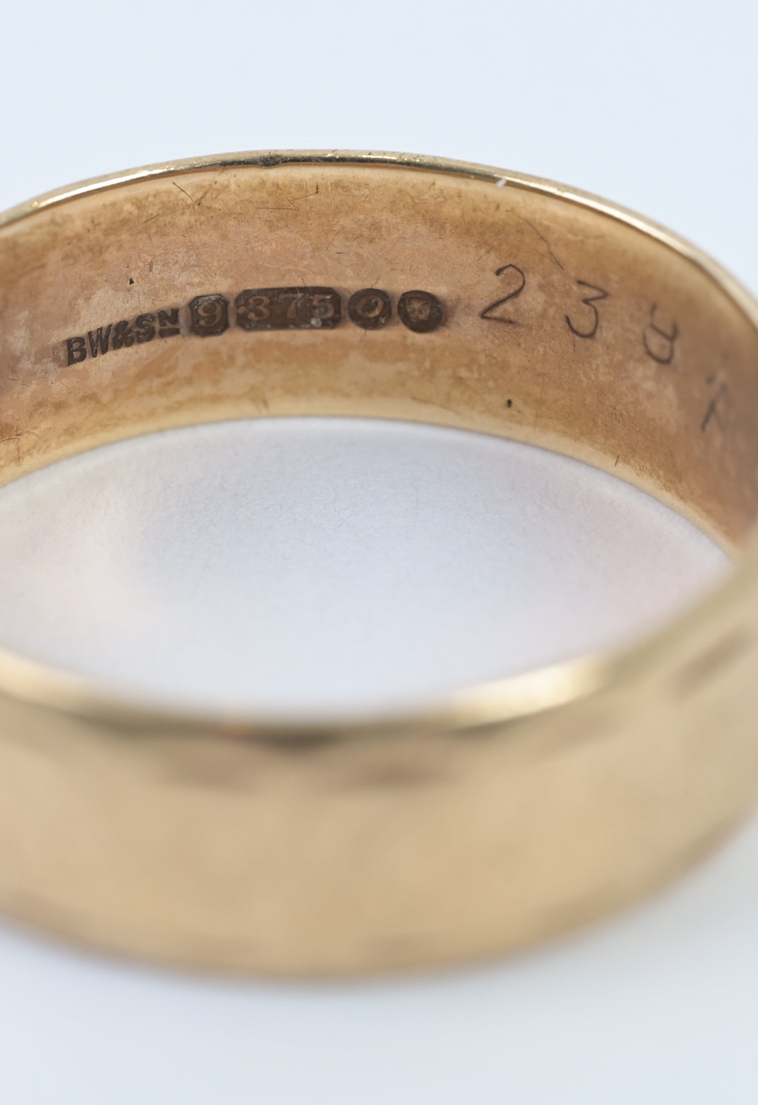 UK 1969 9ct gold ring A
