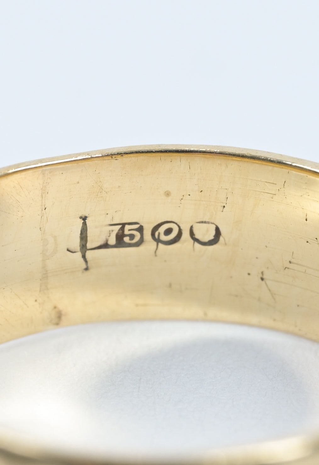 UK 1969 9ct gold ring B