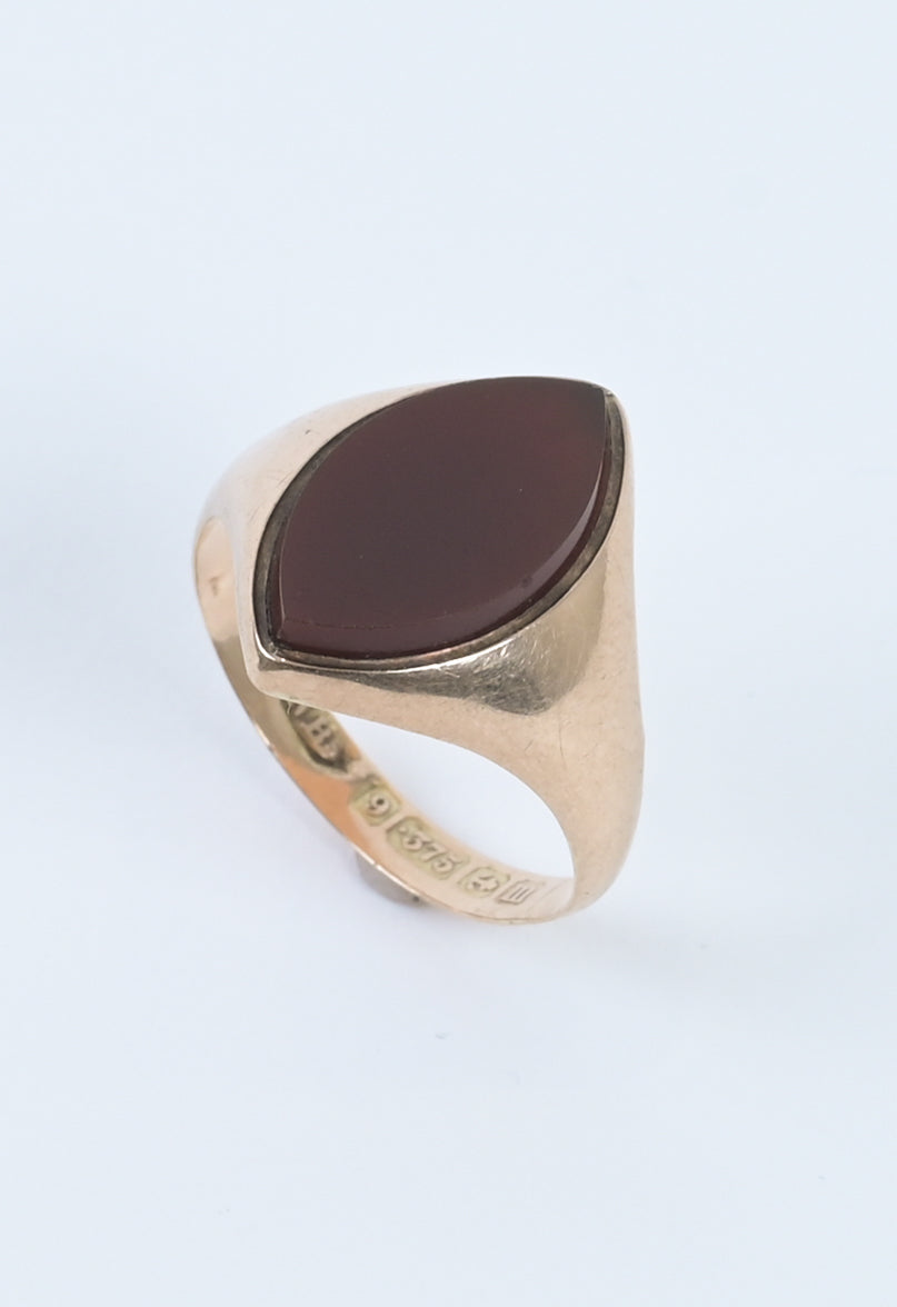 UK 1911 9ct gold carnelian ring