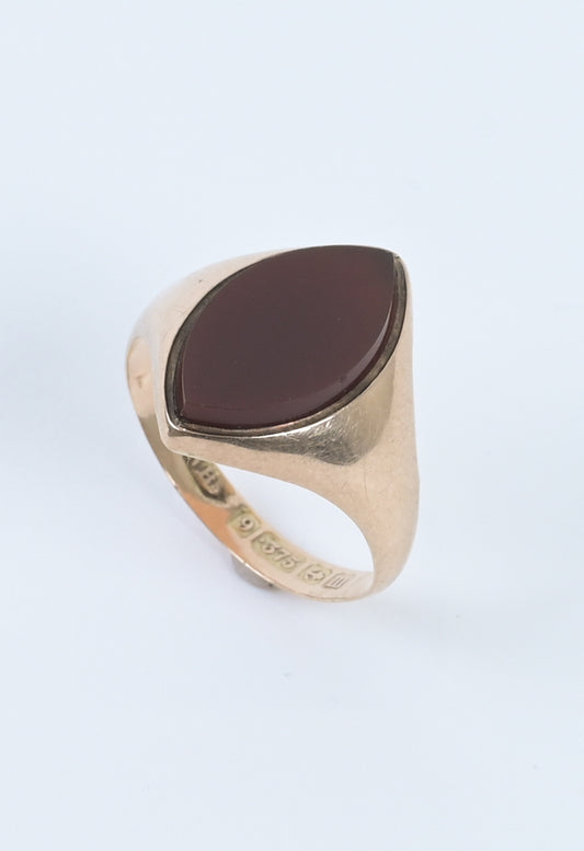 UK 1911 9ct gold carnelian ring