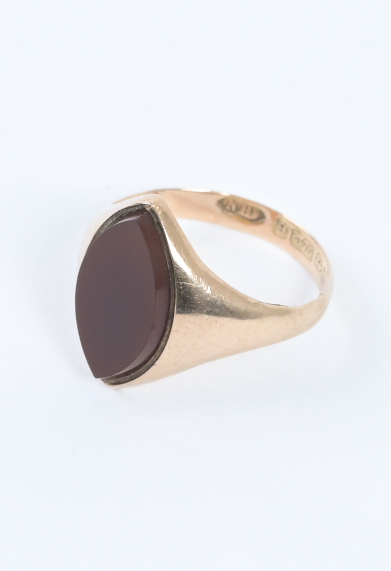 UK 1911 9ct gold carnelian ring