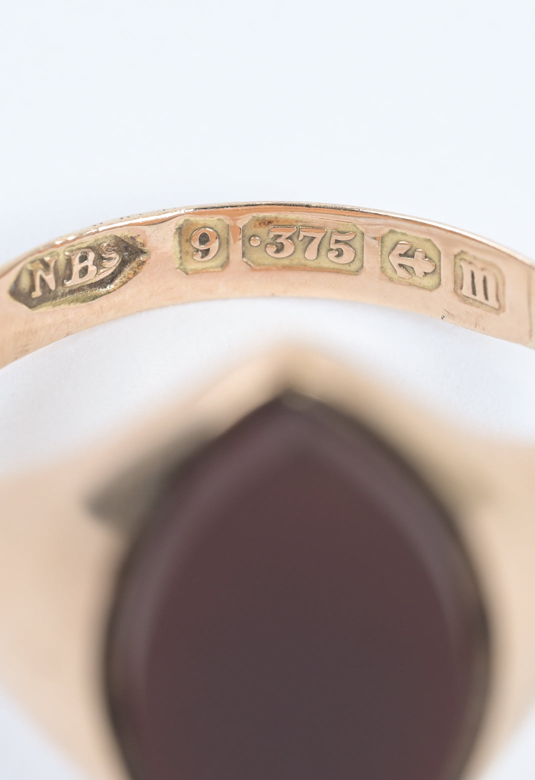 UK 1911 9ct gold carnelian ring