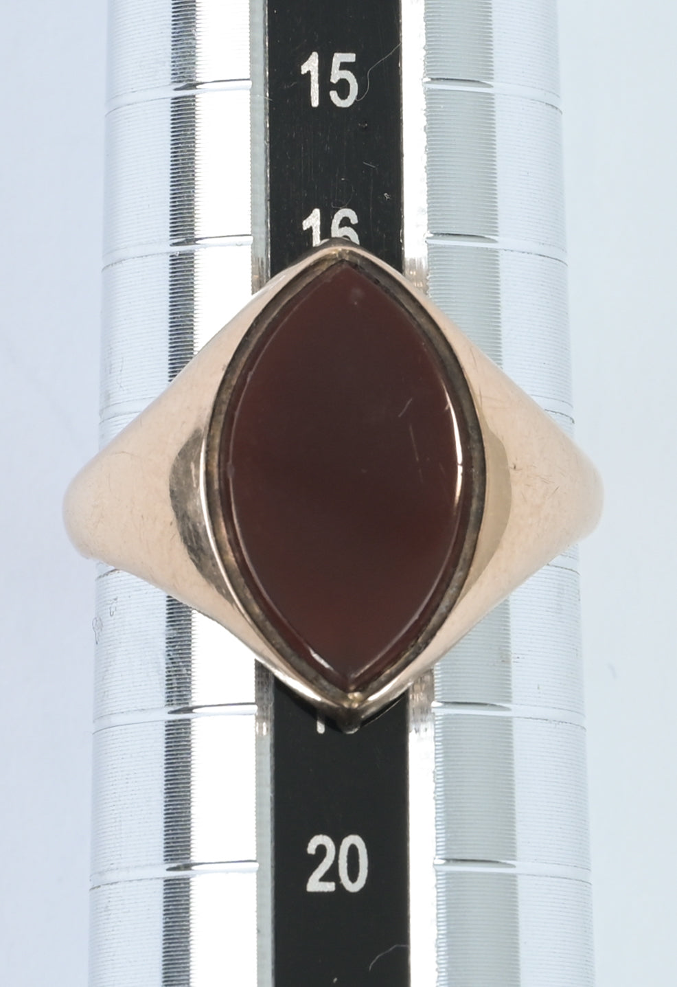 UK 1911 9ct gold carnelian ring