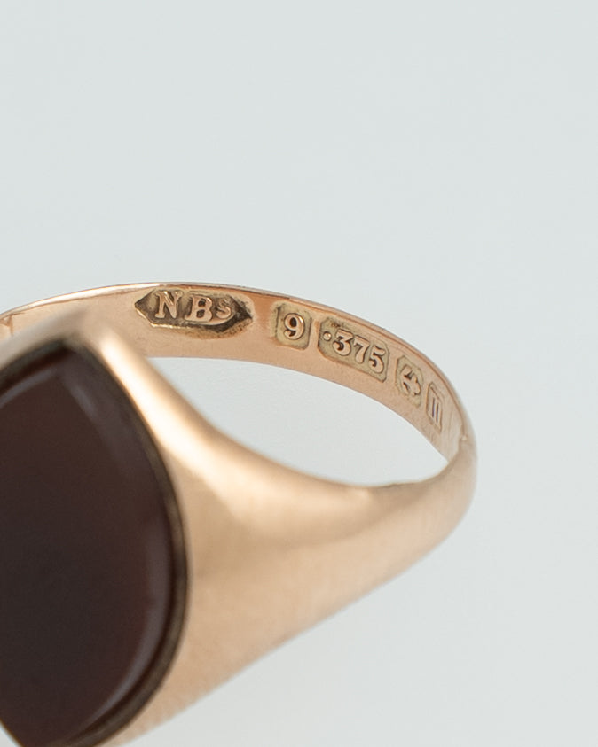 UK 1911 9ct gold carnelian ring