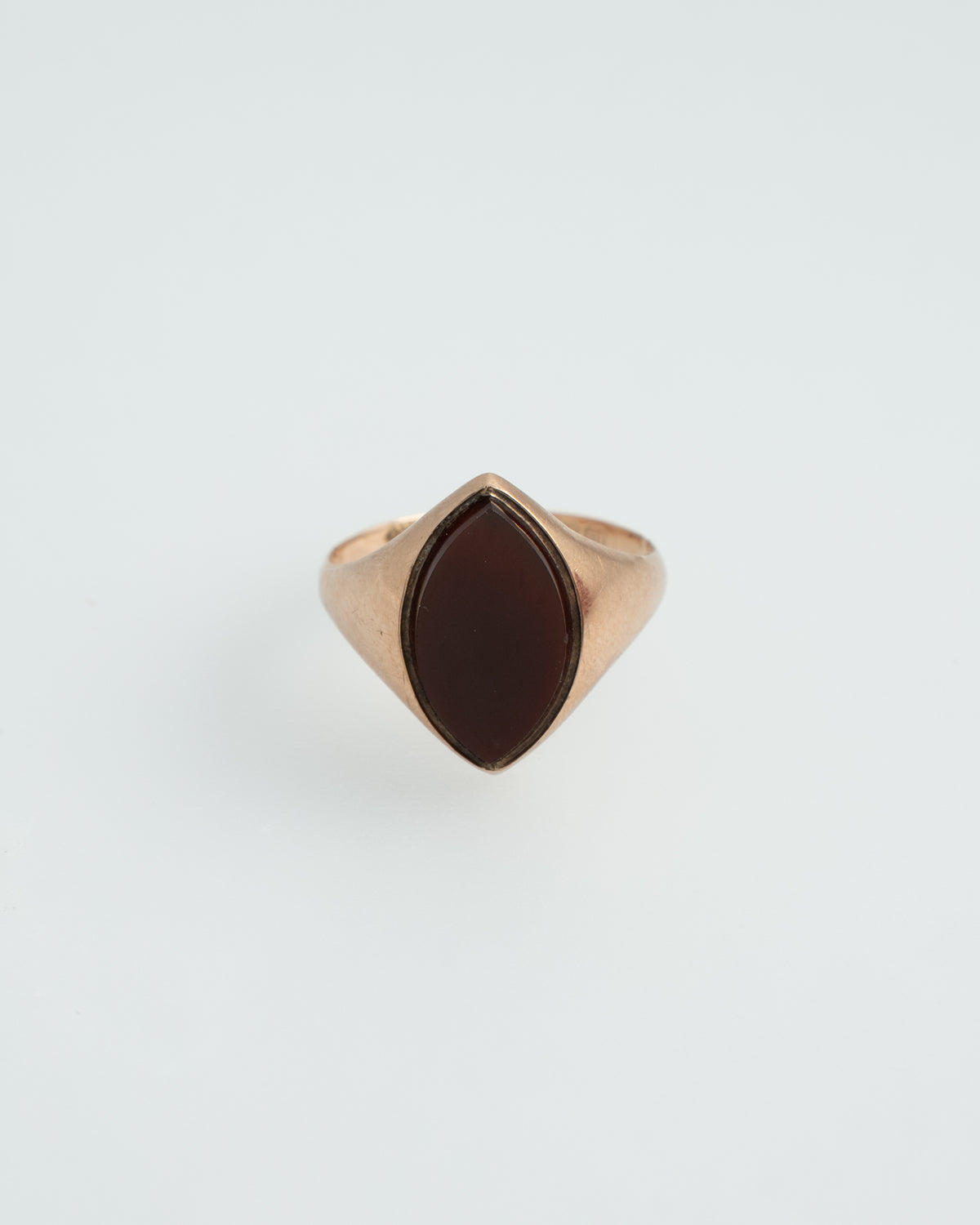 UK 1911 9ct gold carnelian ring
